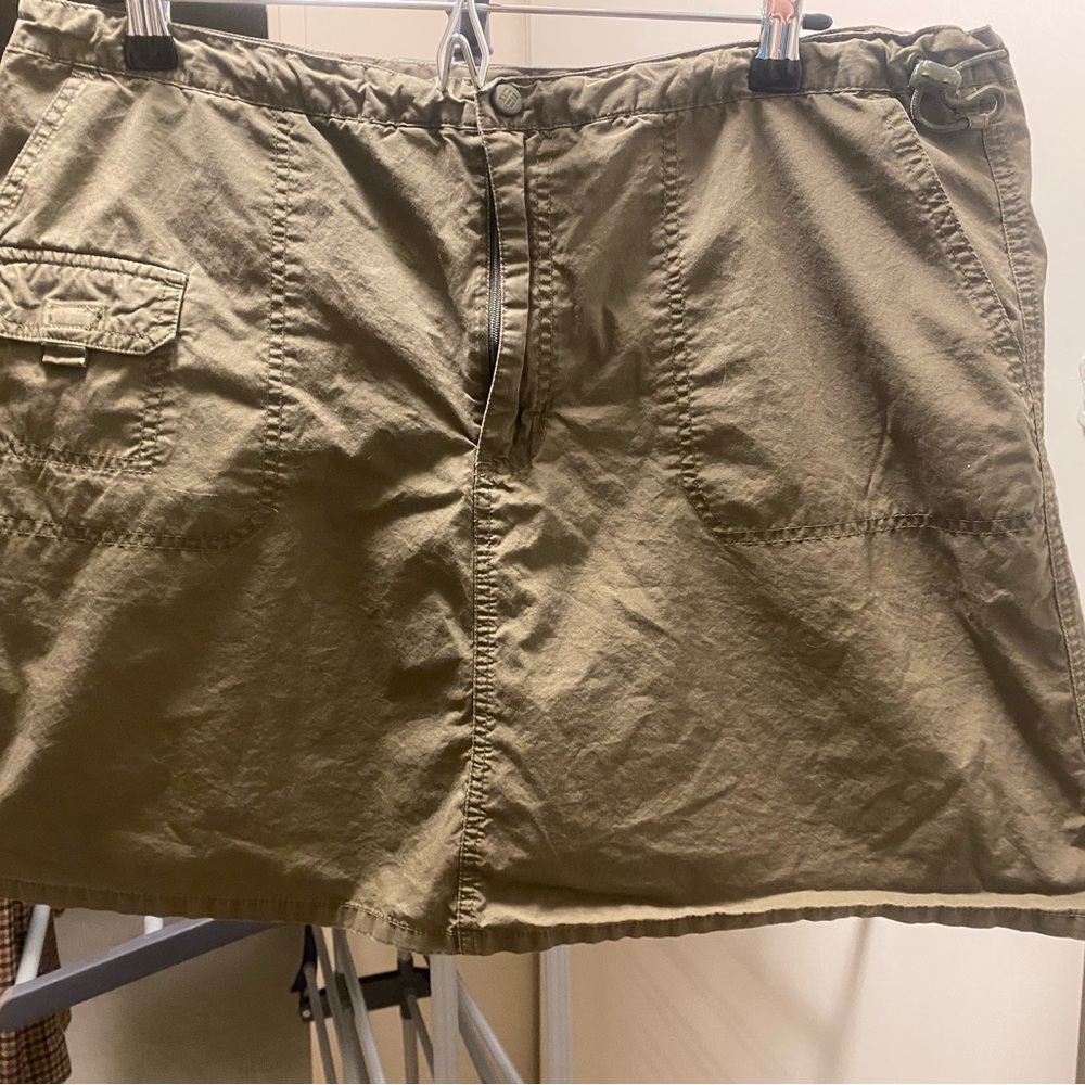 Columbia army green skorts Lightweight Casual